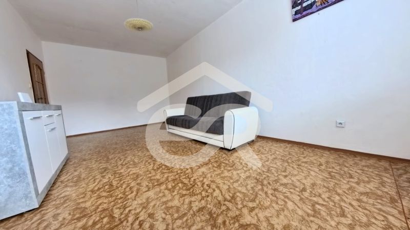 6b3ae9d0-f1f9-4b5d-afe4-ed48cc70a8df.jpg